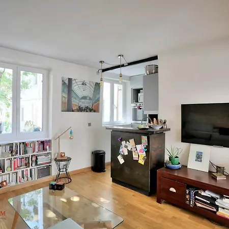 Souplex Apt In Batignolles, By Guestready * Париж